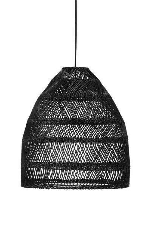 Taklampa Maja Svart. Modern taklampa i svart rotting. Levereras med svart lampsladd 1,2 meter med tackkopp. Sockel E27. Finns i tre storlekar.